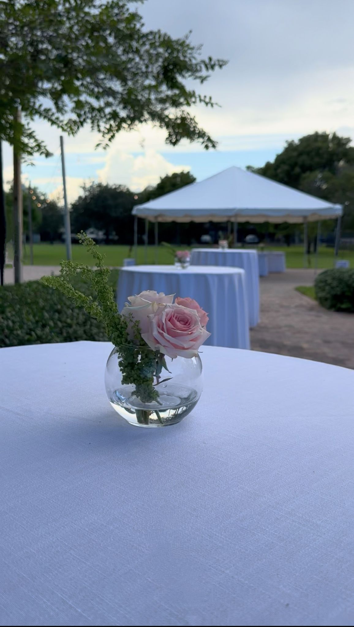 Round Linen Tablecloth 120" (White)